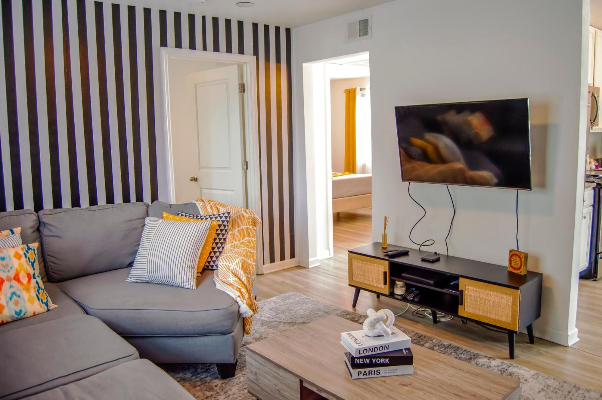 Cozy Condo, Minutes From Broadwy, Sleeps 5 Нашвил Екстериор снимка